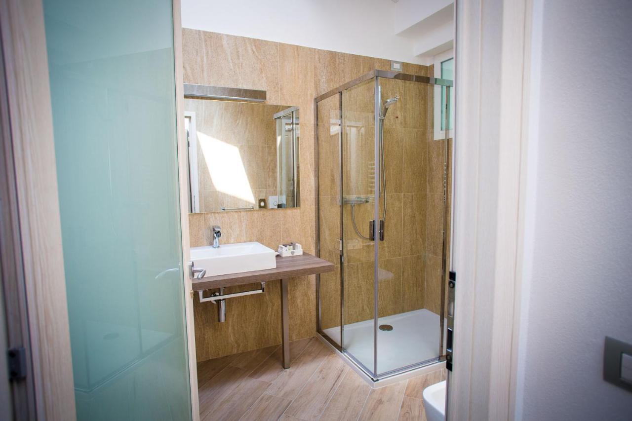 Hotel Ponti Angera Εξωτερικό φωτογραφία