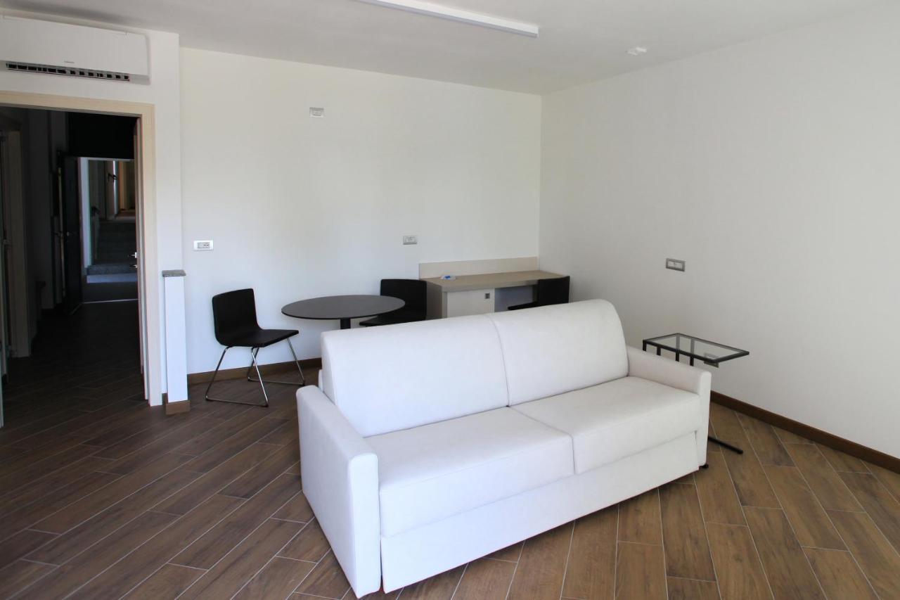 Hotel Ponti Angera Εξωτερικό φωτογραφία