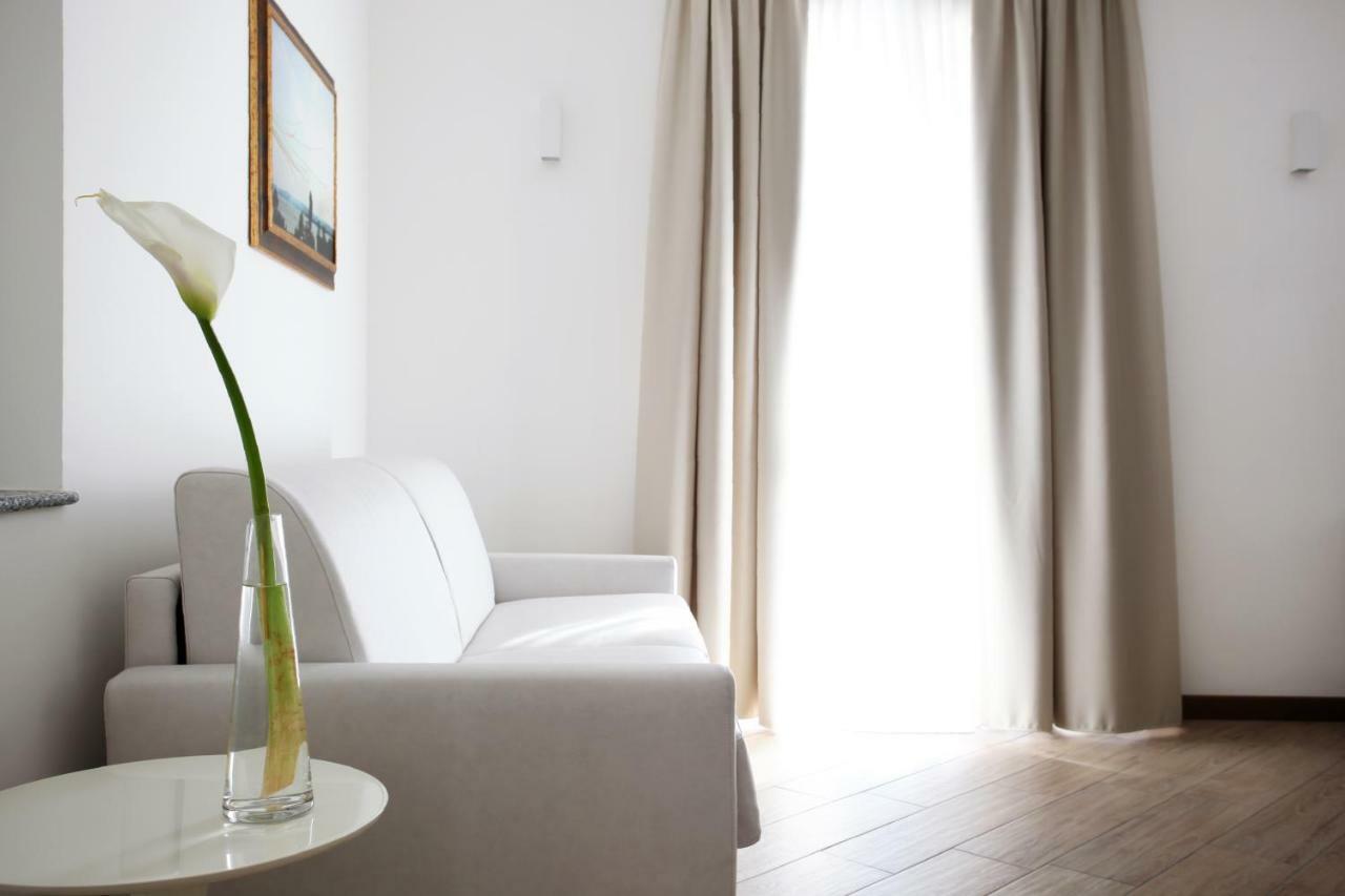 Hotel Ponti Angera Εξωτερικό φωτογραφία